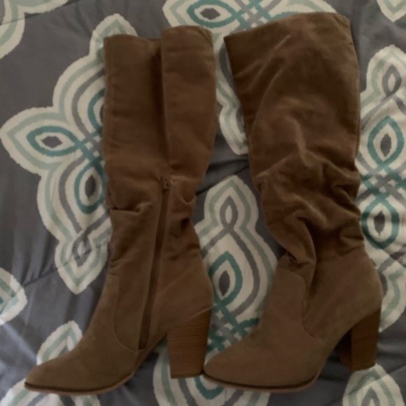 NWOT : soft high heel boots - Picture 2 of 5